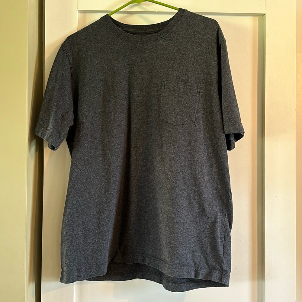 6 solid color Lands’ End Super-Ts with pockets—size L